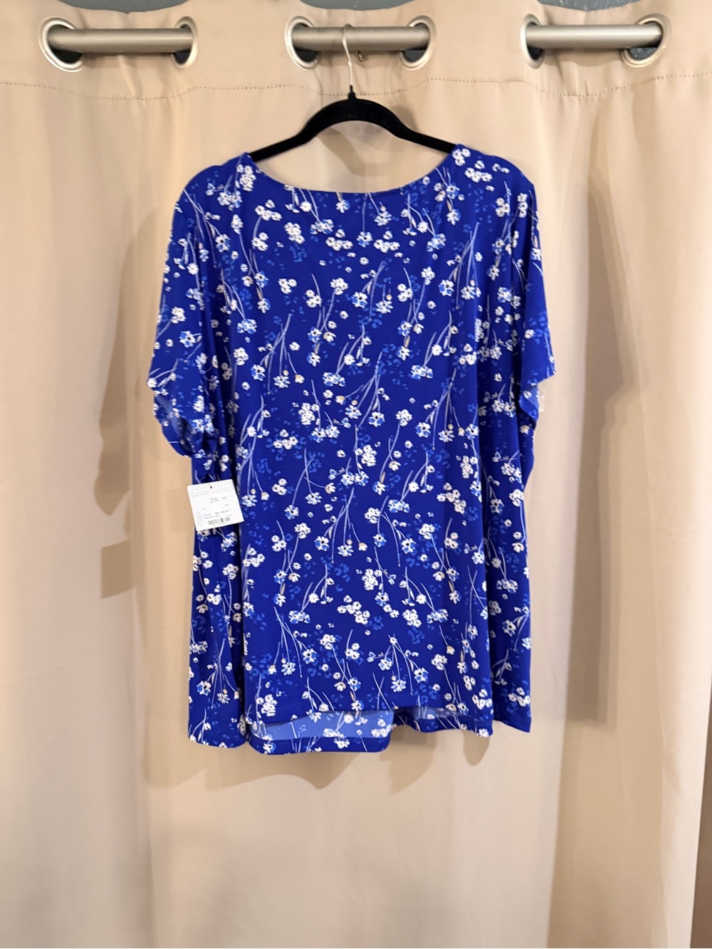 NWT Plus Size Liz Claiborne Royal Blue Floral Short Sleeve Blouse - Picture 2 of 5